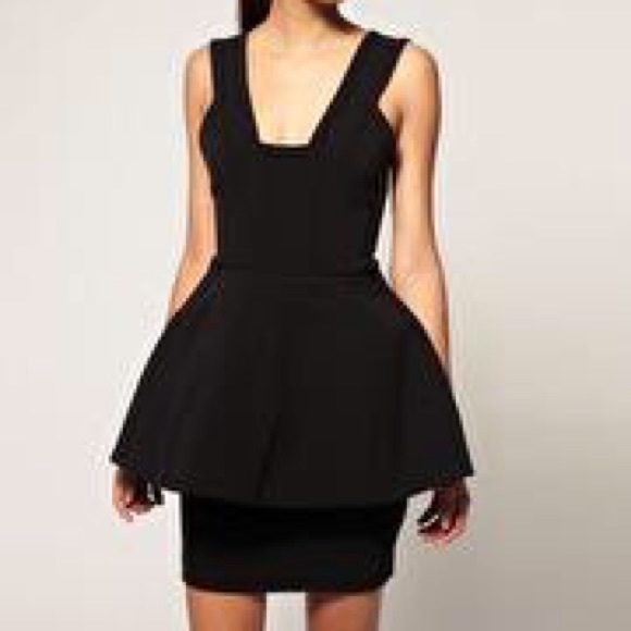 Aqua Dresses & Skirts - Structured lantern dress