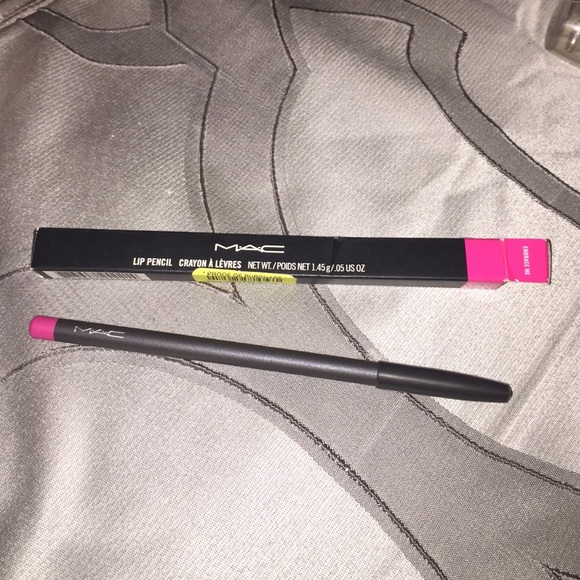 Mac lip pencil Embrace me