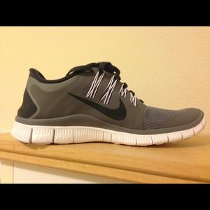Nike free runs 5.0+