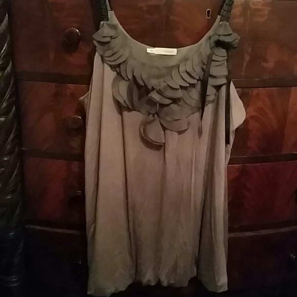 Grey bubble hem tank