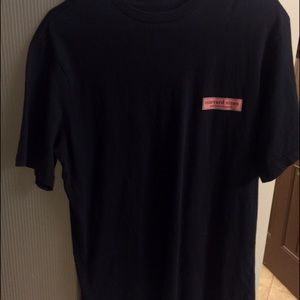 Men's size small vineyard vines t shirt