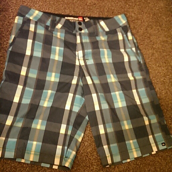 Quicksilver men shorts