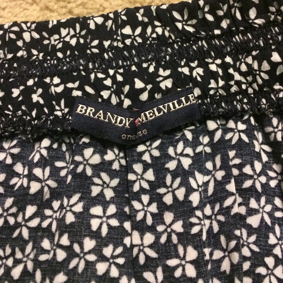 Brandy Melville Floral skirt - Picture 2 of 2