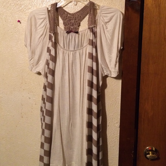 Very cute blouse for casual wear - Picture 1 of 1