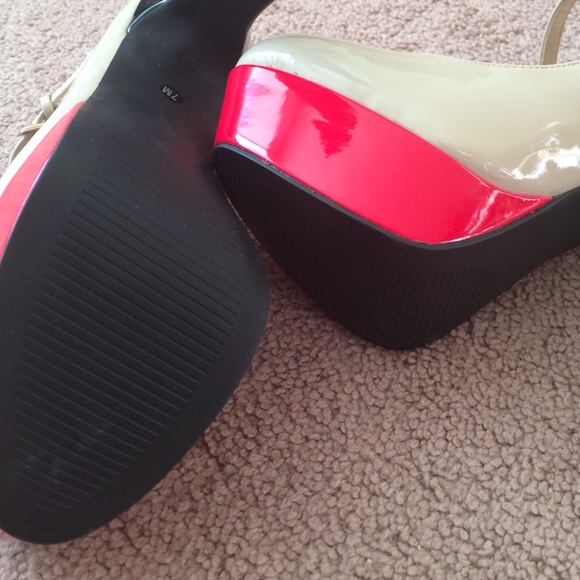 New Nude Black & Red Patent Platform Guess - Picture 2 of 3