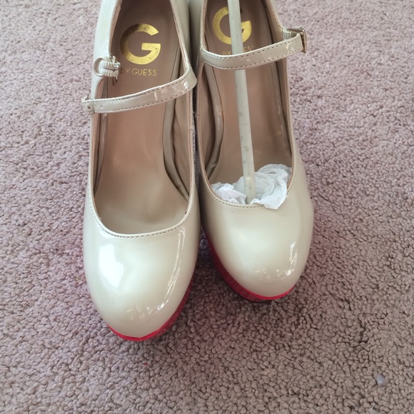 New Nude Black & Red Patent Platform Guess - Picture 3 of 3