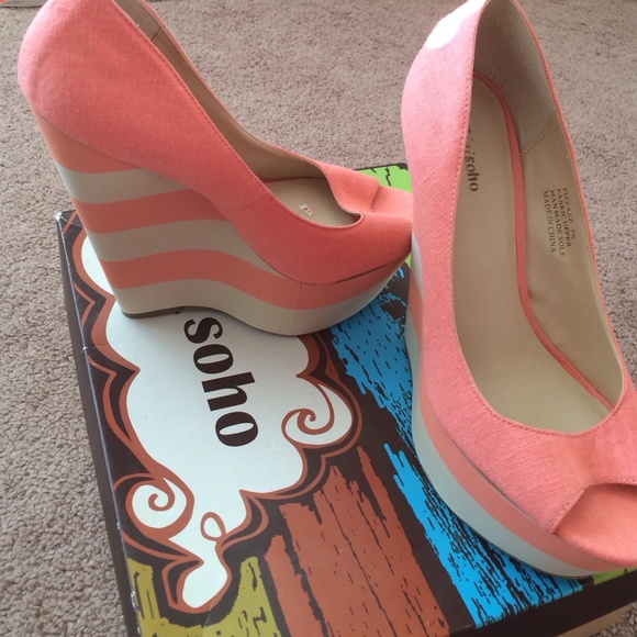 Adorable Zigi Hoho Platform Wedges