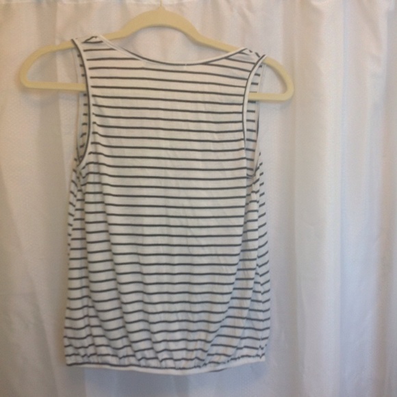 Adorable sleeveless striped bow shirt - Picture 2 of 2