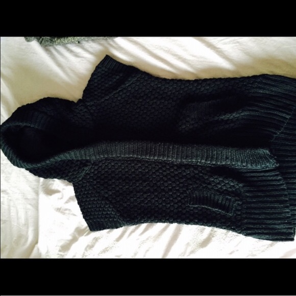 ZARA hooded button up sweater. Size Medium