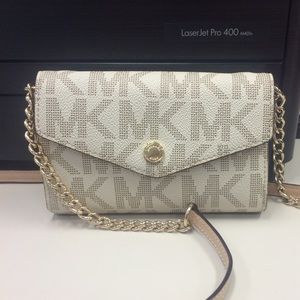 Micheal kors jet set cross body