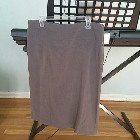 Beautiful Gray Skirt - Picture 1 of 2