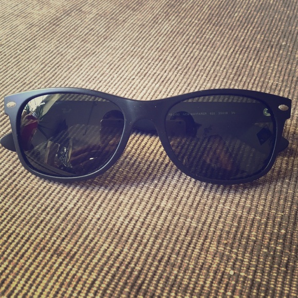 Ray Ban New Classic Wayfarer Sunglasses