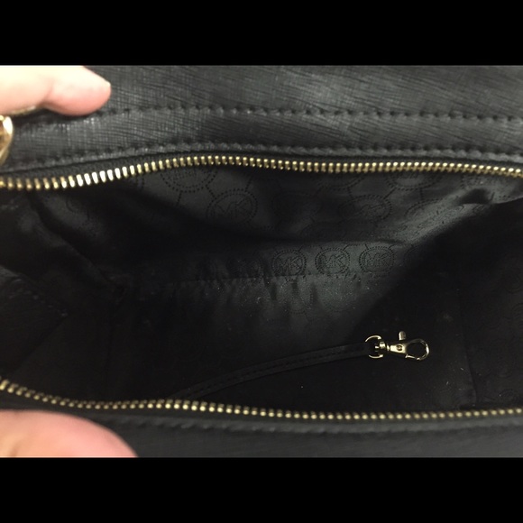 Real Michael kors hand bag - Picture 3 of 4