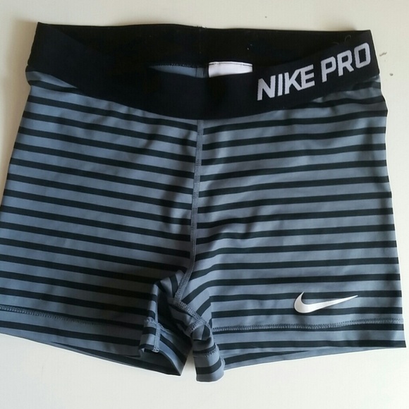 Trade for Nike sports bras size medium - Picture 2 of 3