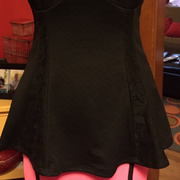 BLACK PEPLUM TOP - SIZE S, M & LARGE - Picture 3 of 4