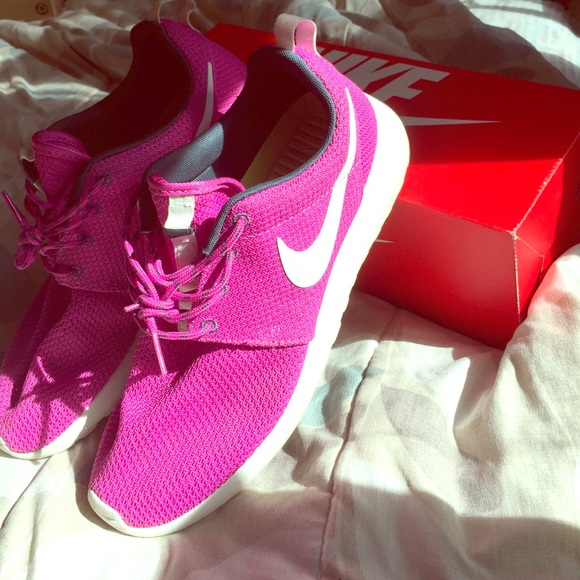 Pink Nike Roshe