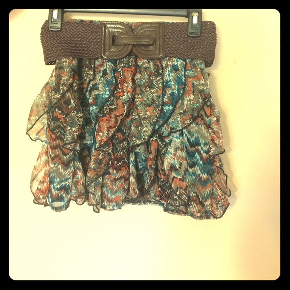 Patterned skirt with removeable belt