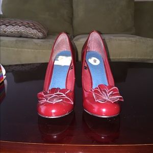 Burgundy flower heel!