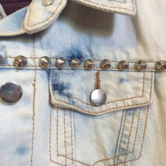 Studded Cutoff Jean Jacket - Picture 3 of 4