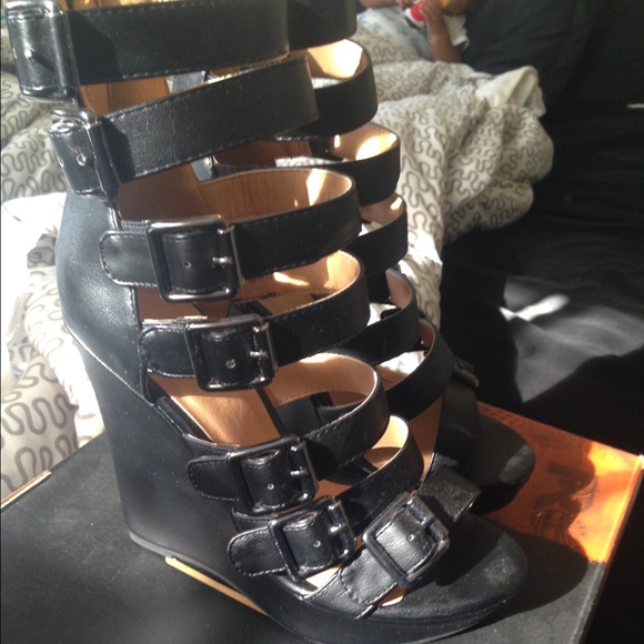 Black wedges new