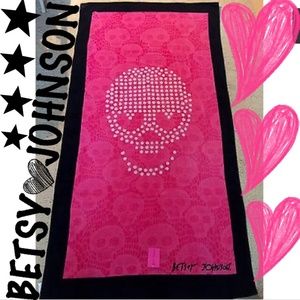 PINK AND BLACK BETSEY JOHNSON BEACH POOL TOWEL