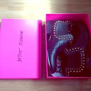 Betsey Johnson 🎀 Studded Ankle Booties