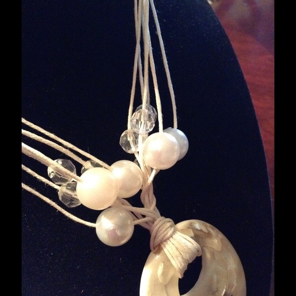 Beautiful Fashion Necklace - Picture 3 of 3