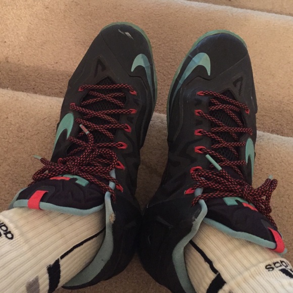 Lebron 11 8/10 condo - Picture 1 of 3