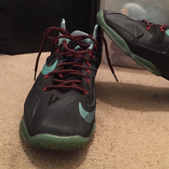 Lebron 11 8/10 condo - Picture 2 of 3