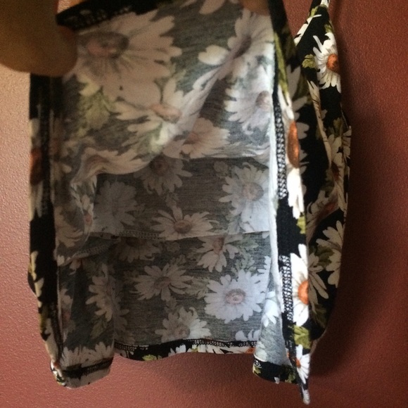 Sunflower Crop Top- Nollie - Picture 3 of 4