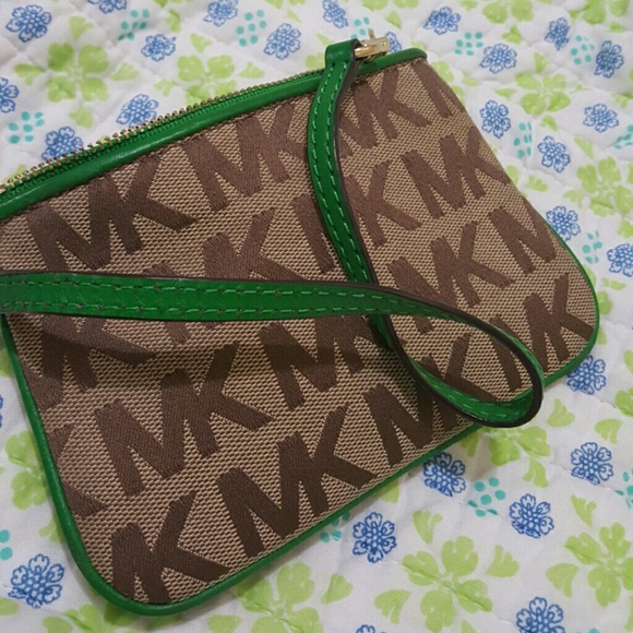 MK logo green trim wristlet