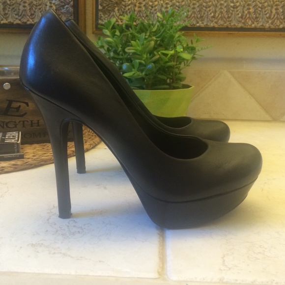 Black pumps - Picture 2 of 4