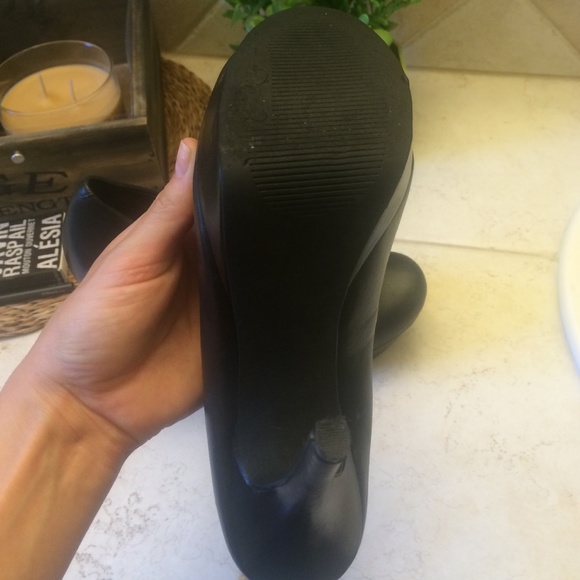 Black pumps - Picture 3 of 4