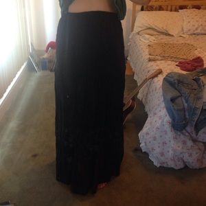 Black maxi lace skirt will drop price