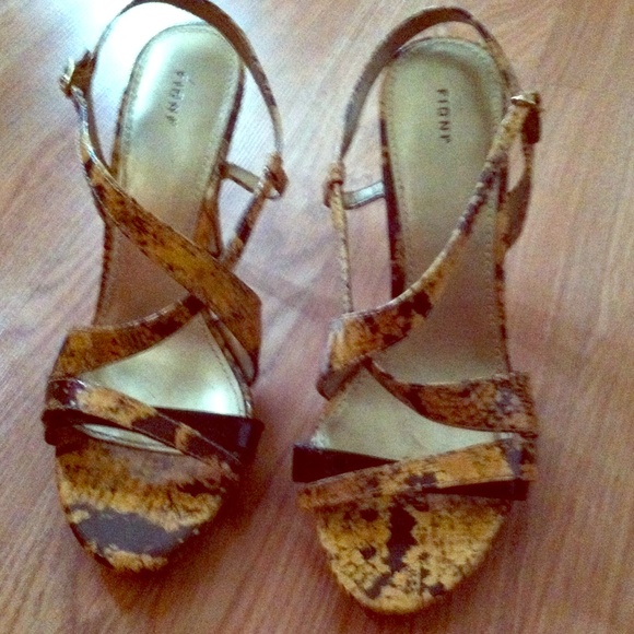 Snake skin design heals