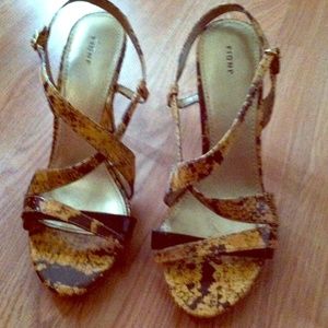 Snake skin design heals