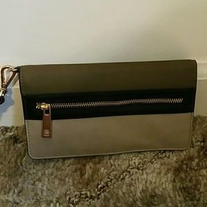 Aldo wristlet