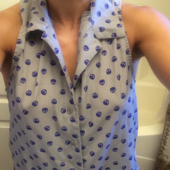 Button up, collard, skull tank - Picture 2 of 3