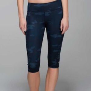 Lululemon Clip In Camp Crop