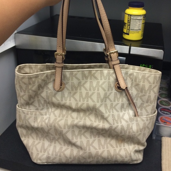 Michael kors purse and wallet bundle!