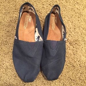 Toms navy flats.