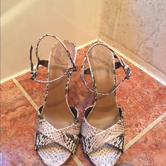 NWOT Tory Burch snakeskin heels - Picture 2 of 4