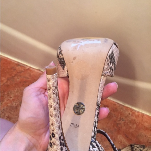 NWOT Tory Burch snakeskin heels - Picture 3 of 4