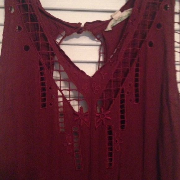 Embroidered romper - Picture 2 of 4