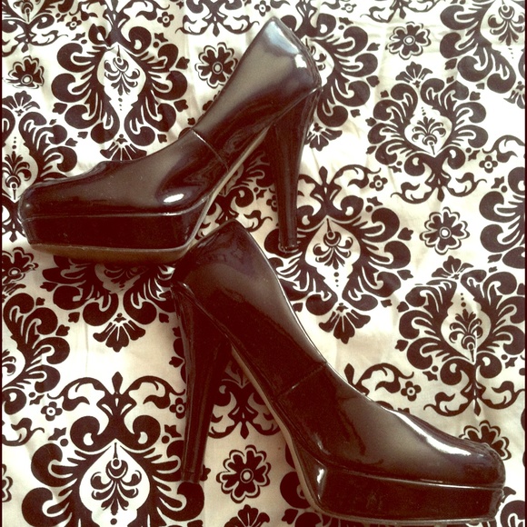 Pattern leather platform pumps