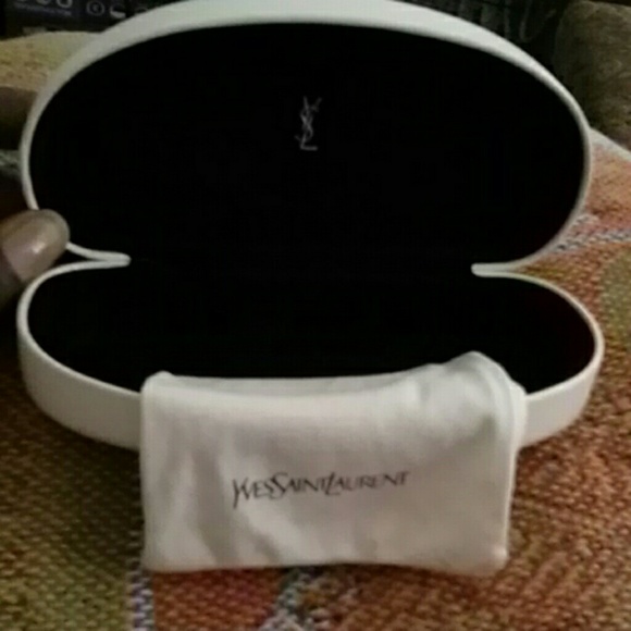 Glasses case with bag