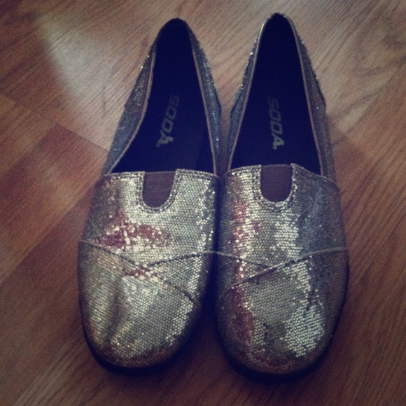 Sliver glitter shoes