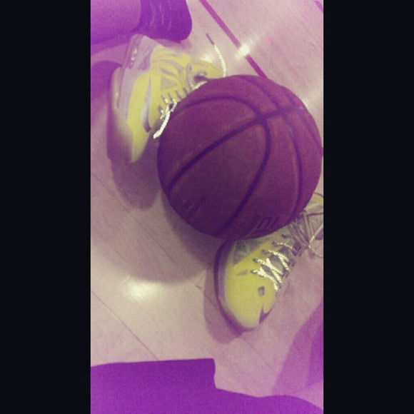 LeBron X Volt - Picture 2 of 2