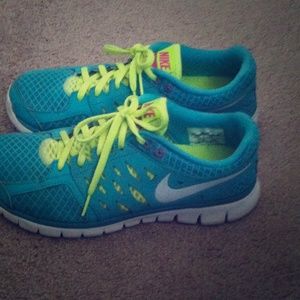 Nike flex run sneakers