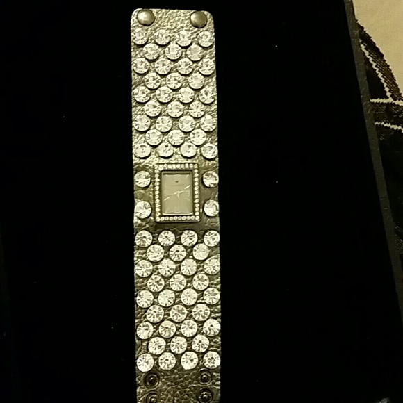 Beautiful  Tracilynn Bracelet whatch, very blingy!